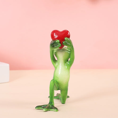 Frog Holding Heart Figurine Resin Love Frog Statue for Tabletop, Shelf, Garden and Home Decor
